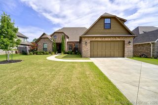 17 E 32nd Street, Sand Springs, OK 74063