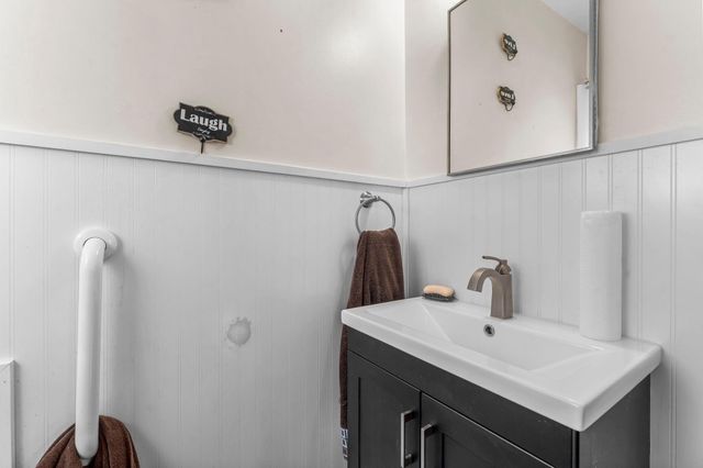 220 109th Avenue NE, Blaine, MN 55434