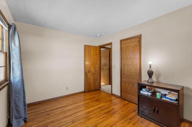 220 109th Avenue NE, Blaine, MN 55434