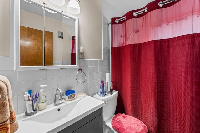 220 109th Avenue NE, Blaine, MN 55434