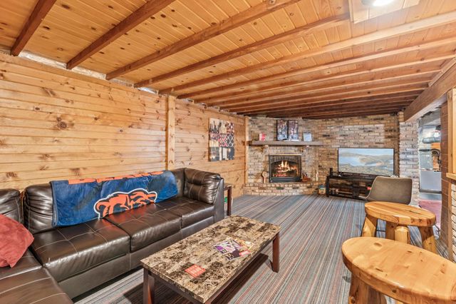 220 109th Avenue NE, Blaine, MN 55434