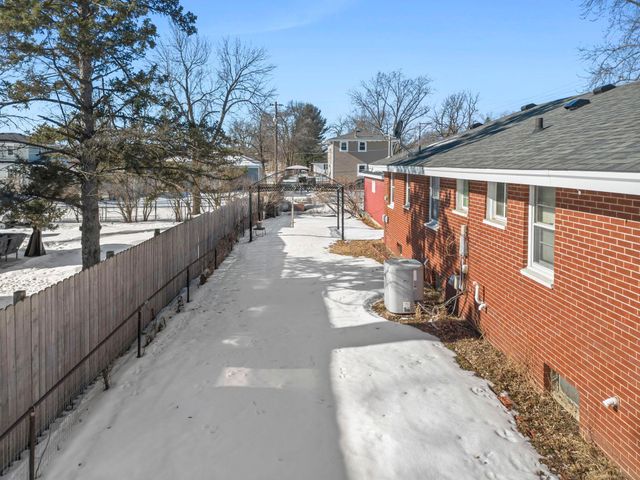 220 109th Avenue NE, Blaine, MN 55434