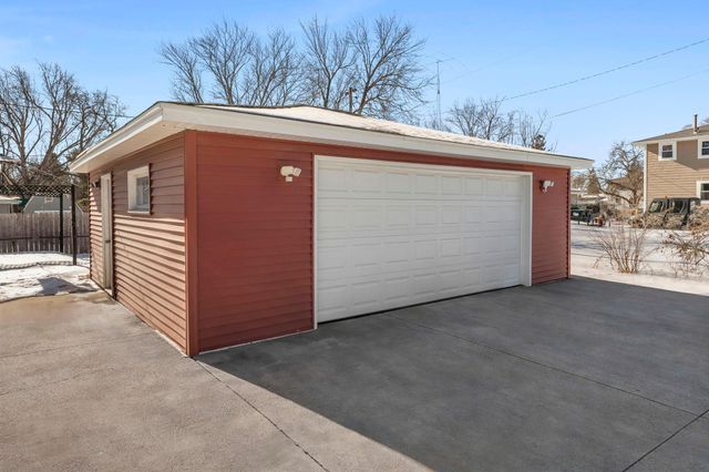 220 109th Avenue NE, Blaine, MN 55434