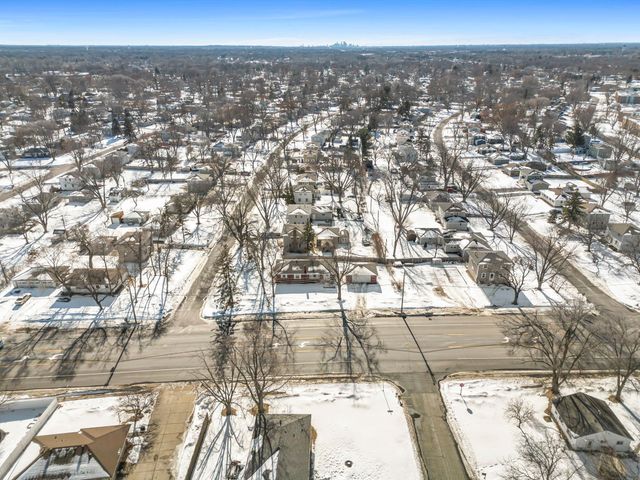 220 109th Avenue NE, Blaine, MN 55434