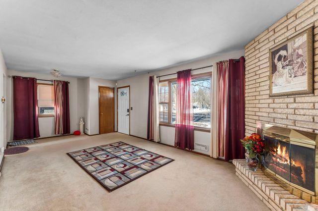 220 109th Avenue NE, Blaine, MN 55434