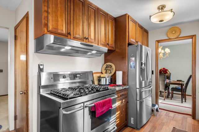 220 109th Avenue NE, Blaine, MN 55434