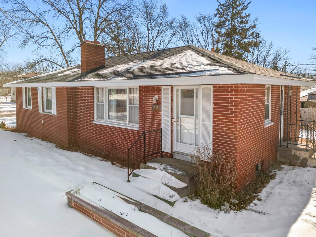 220 109th Avenue NE, Blaine, MN 55434