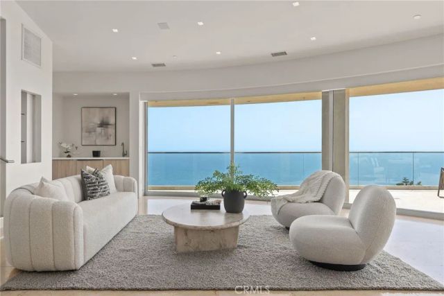 900 Gainsborough Drive, Laguna Beach, CA 92651
