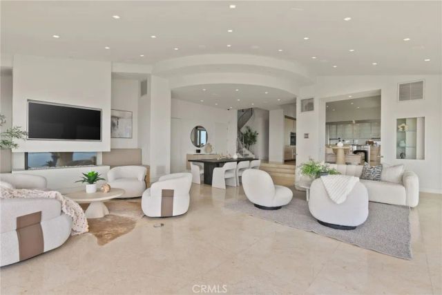 900 Gainsborough Drive, Laguna Beach, CA 92651