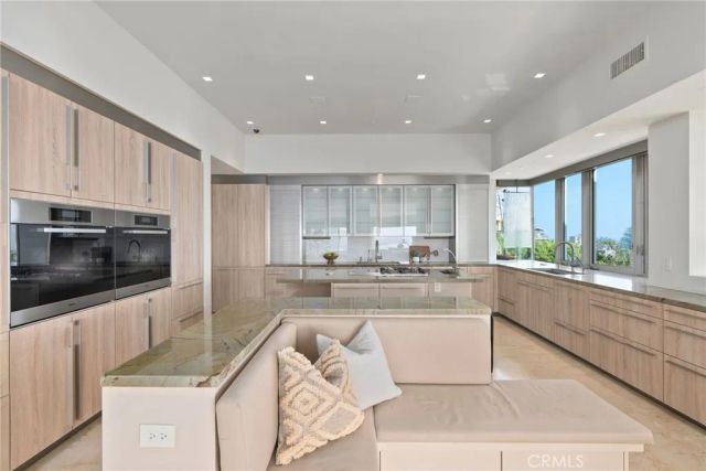 900 Gainsborough Drive, Laguna Beach, CA 92651