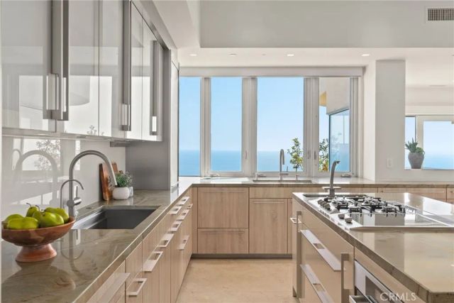 900 Gainsborough Drive, Laguna Beach, CA 92651