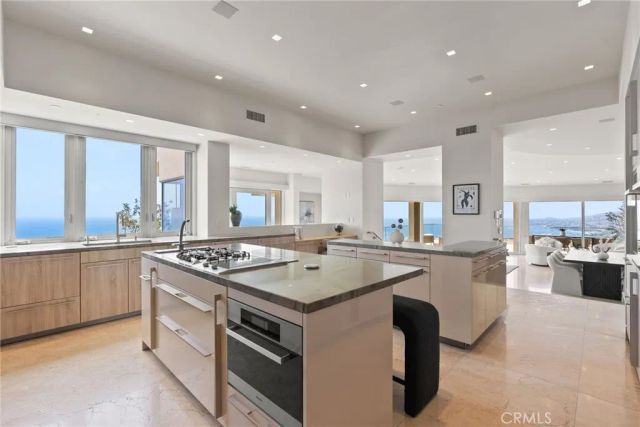 900 Gainsborough Drive, Laguna Beach, CA 92651