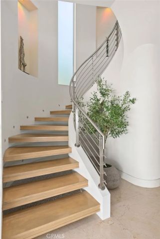 900 Gainsborough Drive, Laguna Beach, CA 92651