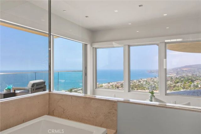 900 Gainsborough Drive, Laguna Beach, CA 92651