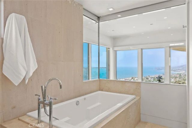 900 Gainsborough Drive, Laguna Beach, CA 92651