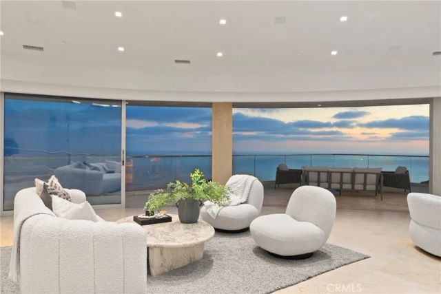 900 Gainsborough Drive, Laguna Beach, CA 92651