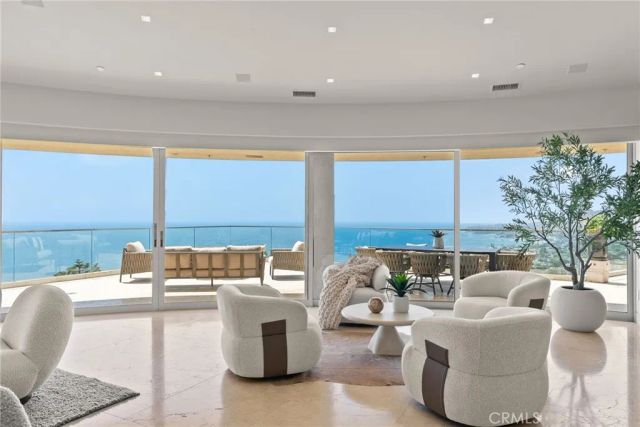 900 Gainsborough Drive, Laguna Beach, CA 92651