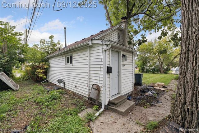 508 E Bernhard Avenue, Hazel Park, MI 48030