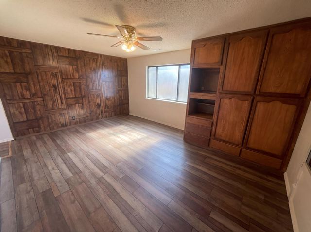 7212 Derickson Avenue NE, Albuquerque, NM 87109