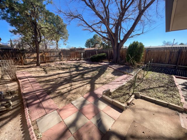 7212 Derickson Avenue NE, Albuquerque, NM 87109