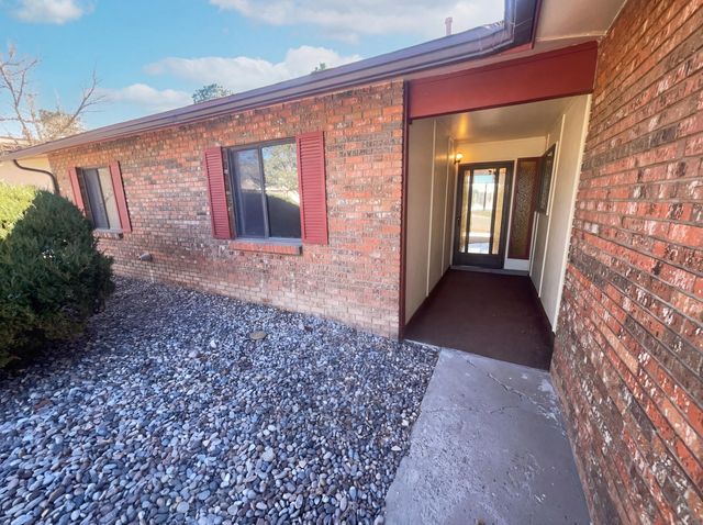 7212 Derickson Avenue NE, Albuquerque, NM 87109