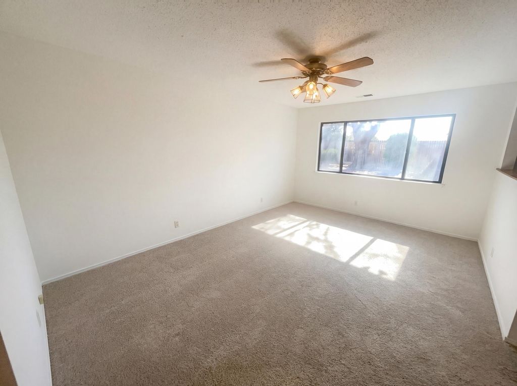 Image 11 of property listing at 7212 Derickson Avenue NE, Albuquerque, NM 87109