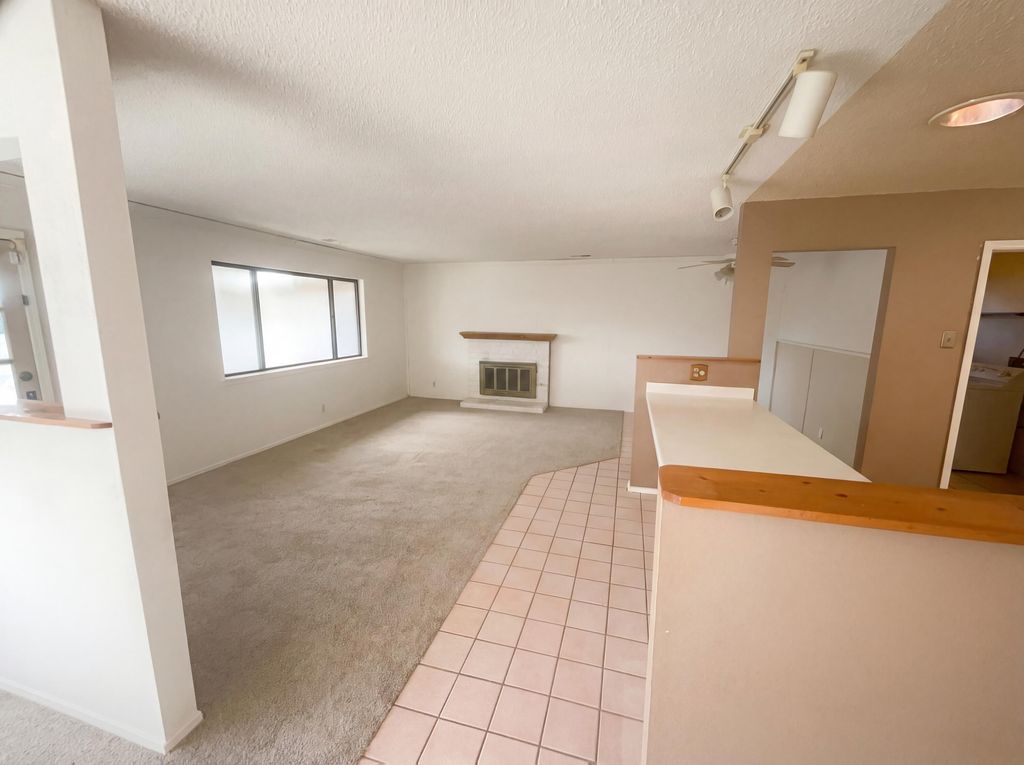 Image 12 of property listing at 7212 Derickson Avenue NE, Albuquerque, NM 87109