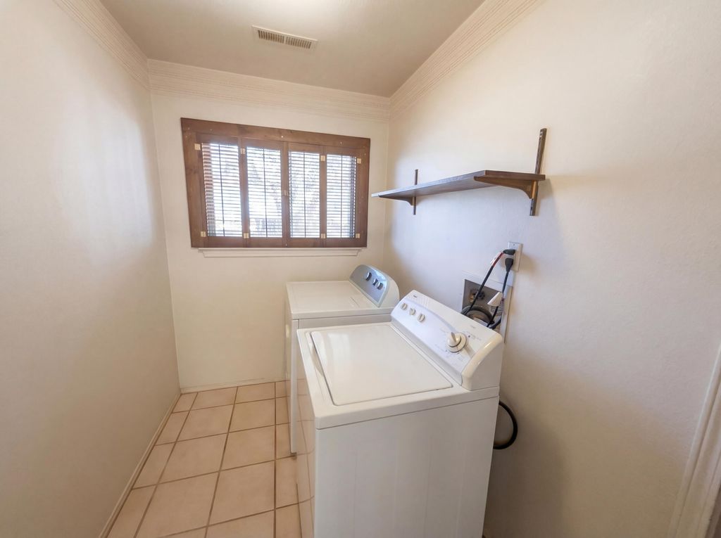 Image 16 of property listing at 7212 Derickson Avenue NE, Albuquerque, NM 87109