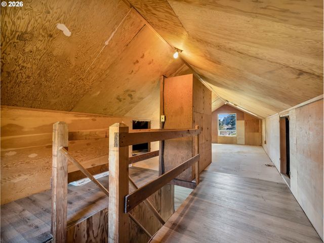 36290 7TH St, Nehalem, OR 97131