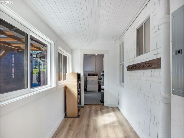 36290 7TH St, Nehalem, OR 97131