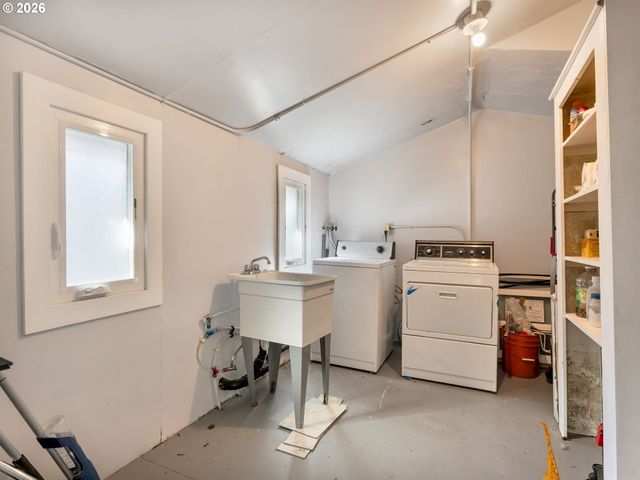 36290 7TH St, Nehalem, OR 97131