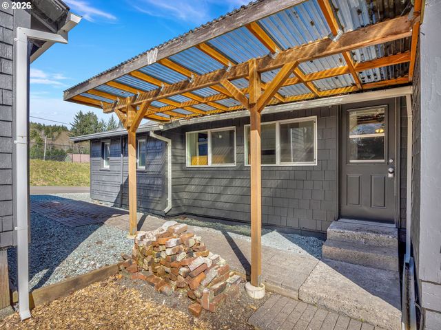 36290 7TH St, Nehalem, OR 97131