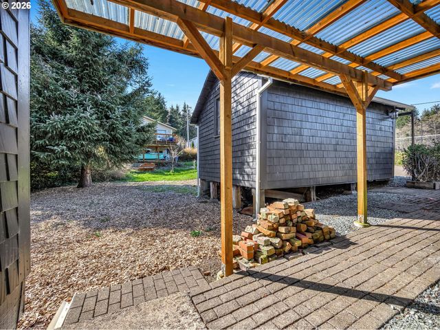 36290 7TH St, Nehalem, OR 97131