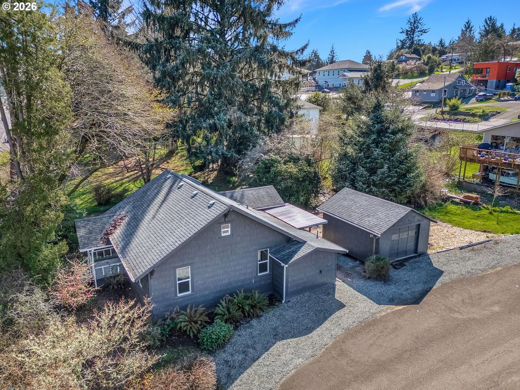 36290 7TH St, Nehalem, OR 97131