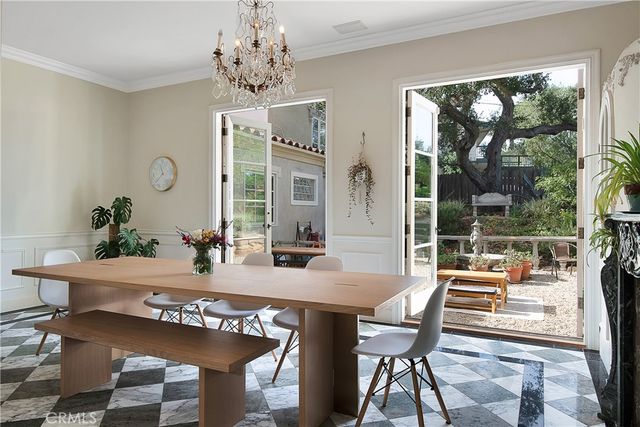 21149 Entrada Road, Topanga, CA 90290