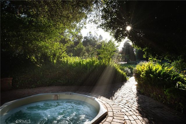 21149 Entrada Road, Topanga, CA 90290