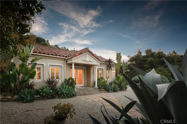 21149 Entrada Road, Topanga, CA 90290