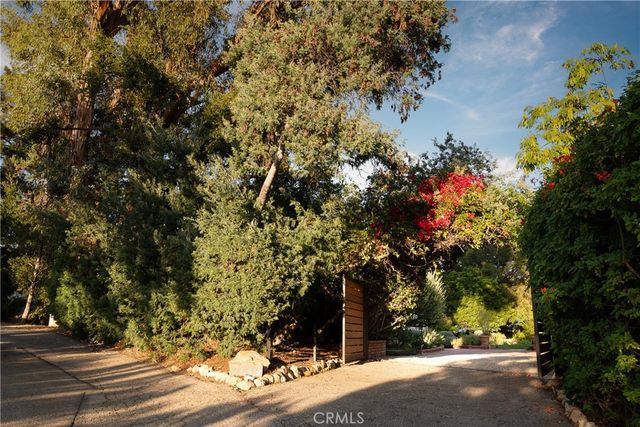 21149 Entrada Road, Topanga, CA 90290