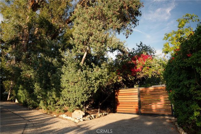 21149 Entrada Road, Topanga, CA 90290