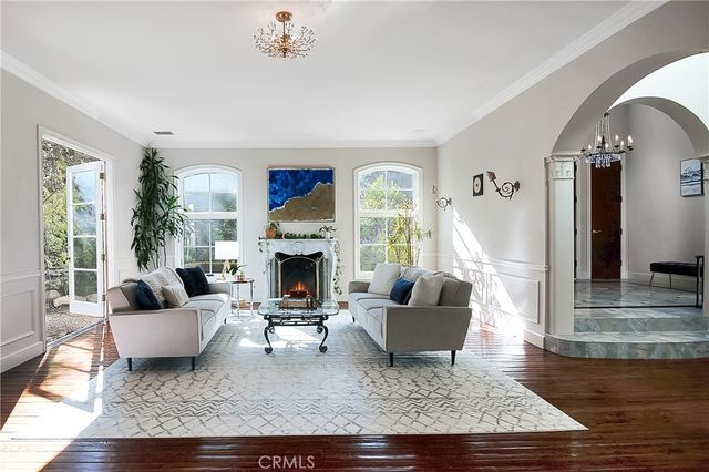 21149 Entrada Road, Topanga, CA 90290