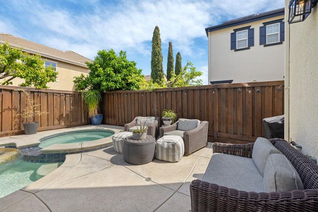 527 W Questa Trl, Mountain House, CA 95391