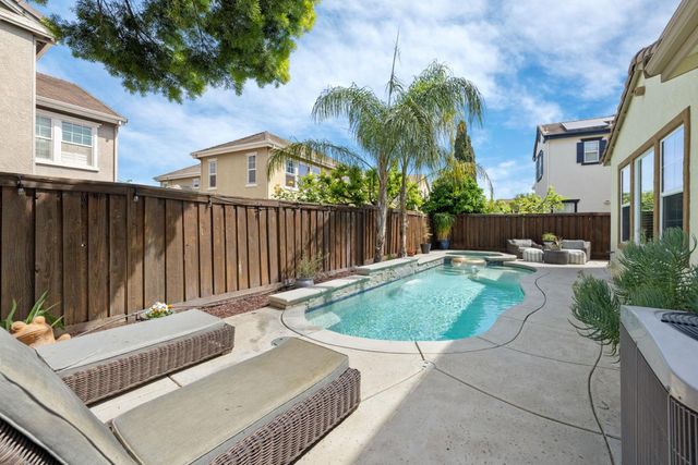 527 W Questa Trl, Mountain House, CA 95391