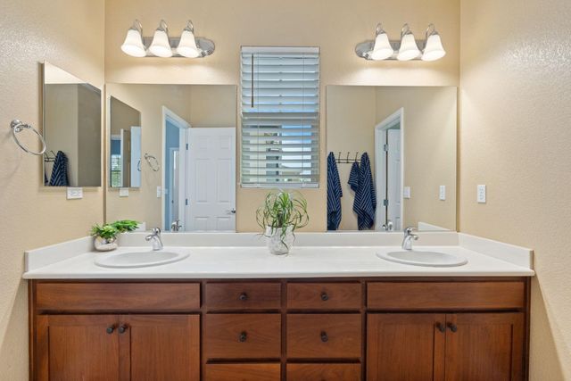 527 W Questa Trl, Mountain House, CA 95391