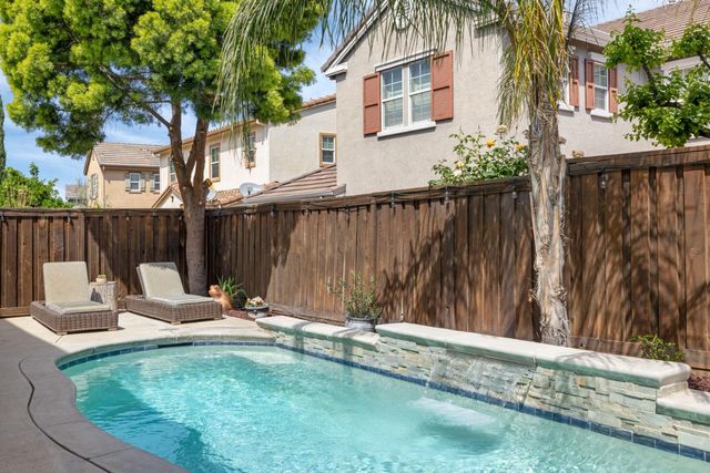 527 W Questa Trl, Mountain House, CA 95391