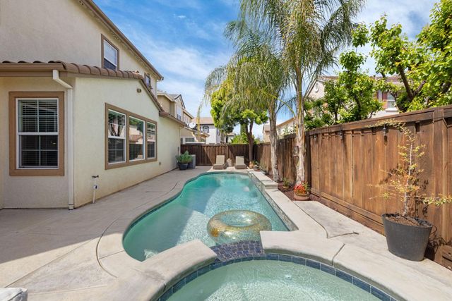 527 W Questa Trl, Mountain House, CA 95391