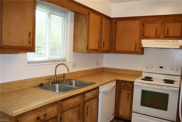 3332 Kinsington DR, Chesapeake, VA 23321