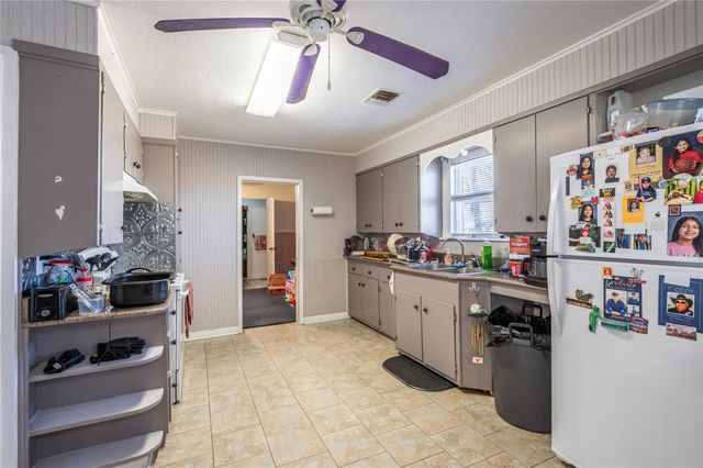 10553 S State Highway 71, Danevang, TX 77437