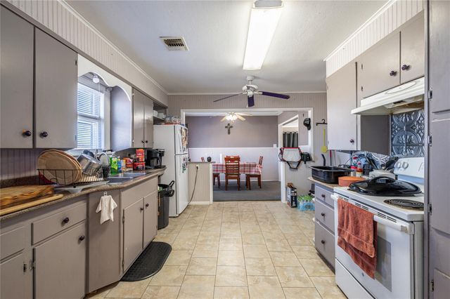 10553 S State Highway 71, Danevang, TX 77437