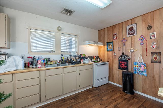 10553 S State Highway 71, Danevang, TX 77437