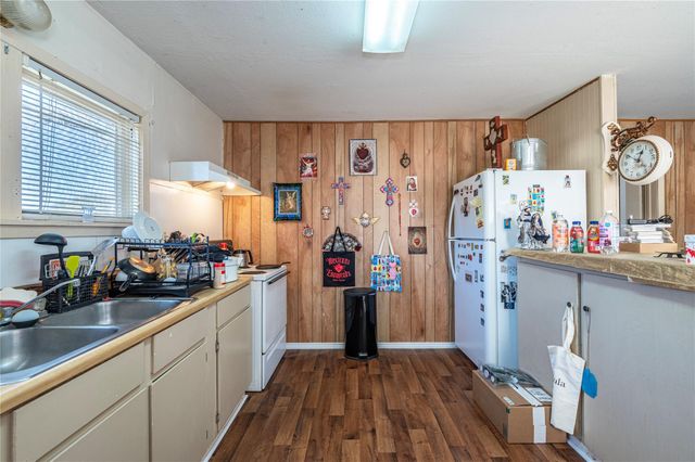 10553 S State Highway 71, Danevang, TX 77437